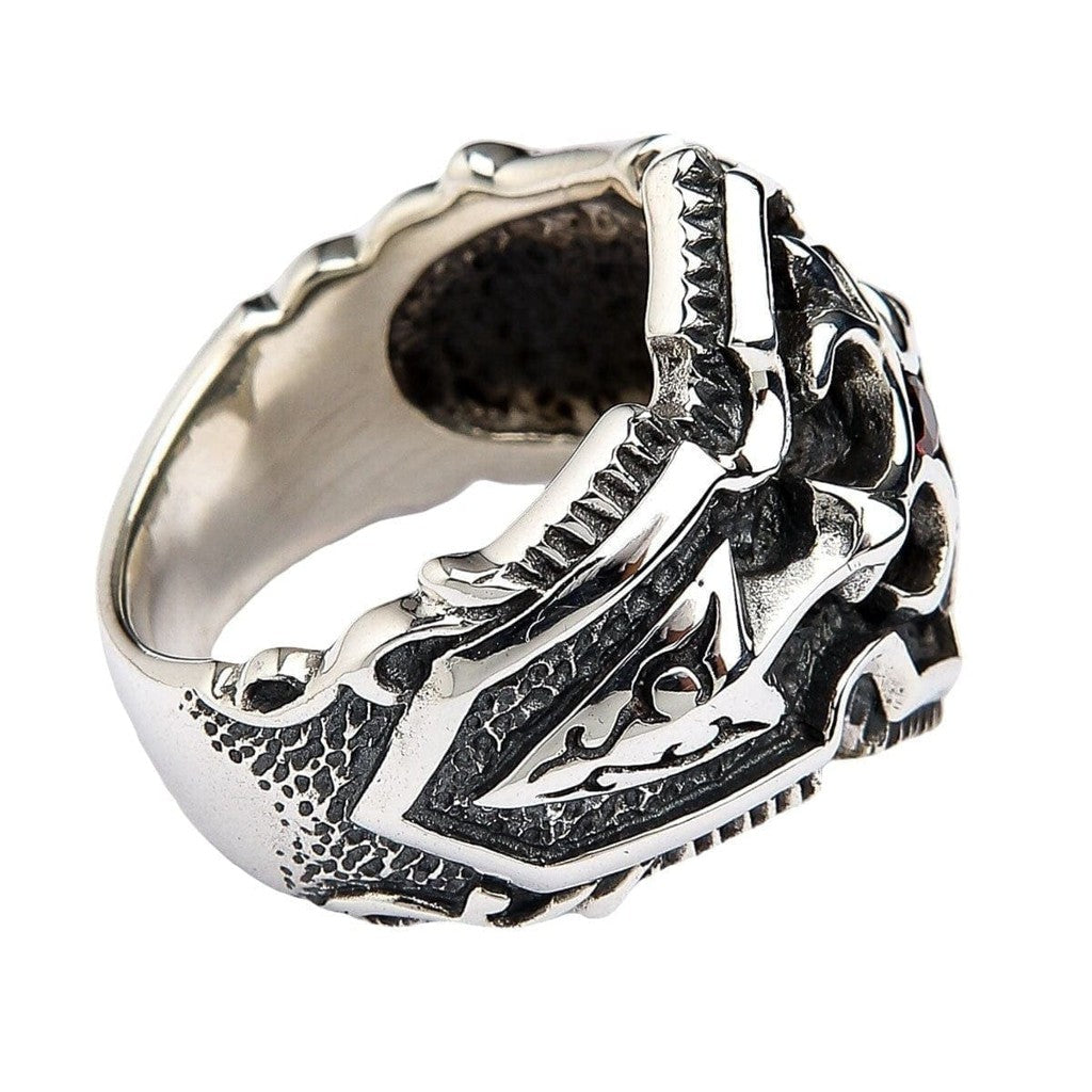แหวนเงินแท้ 925 กางเขนอัศวิน CZ แดง มุมเฉียงด้านหลังเห็นตัวเรือน