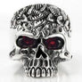 แหวนเงินแท้หัวกะโหลกคนป่า ฝังพลอยแดง