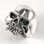 แหวนเงินหัวกะโหลกเกลี้ยงตาเขียวมรกต