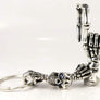 พวงกุญแจเงินแท้ ดีไซน์หัวกะโหลกมือจับ รหัส 2229