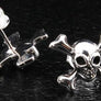 ต่างหูเงินแท้ ดีไซน์กะโหลกไขว้