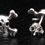 ต่างหูเงินแท้ ดีไซน์กะโหลกไขว้