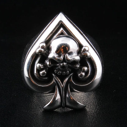 แหวนเงินแท้ 925 กะโหลกโพดำ Ace of Spades มุมหน้าอีกภาพเห็นกระดูกไขว้
