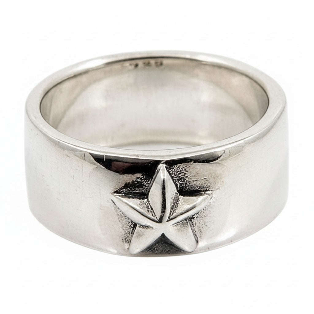 แหวนดาวนูนเงินแท้ 925 ตัวเรือนเรียบ — ด้านหน้า เห็นดาวและผิวตัวเรือนเรียบ