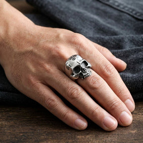 แหวนเงินแท้ 925 กะโหลก Half Jaw สวมบนนิ้วมือ