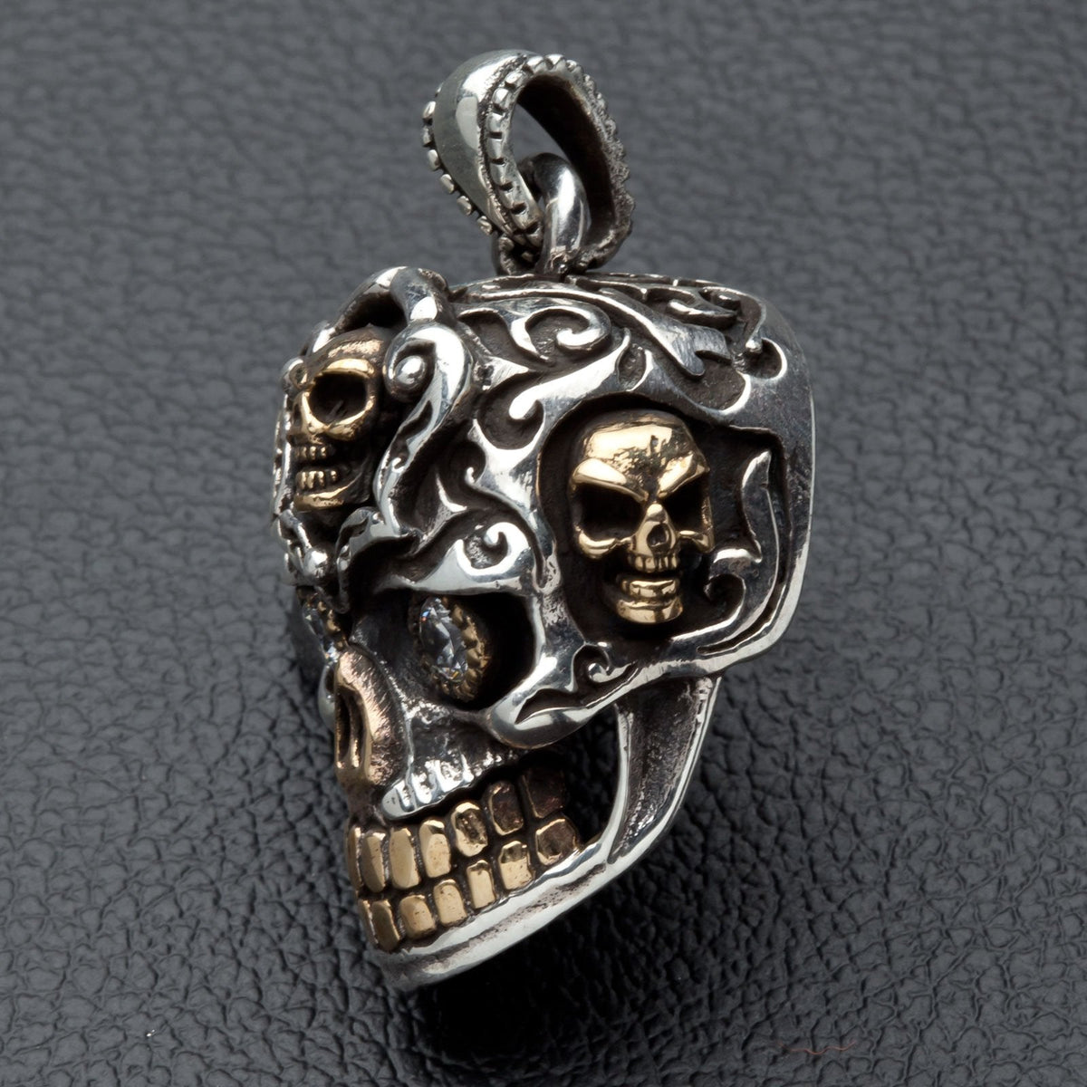 จี้เงินแท้ 925 Sugar Skull ตาใสกะโหลกเล็ก ภาพด้านข้างของจี้