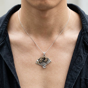 จี้เงินแท้ 925 พัดญี่ปุ่นลายมังกร ภาพสวมจี้กับสร้อยที่ใช้ประกอบภาพ