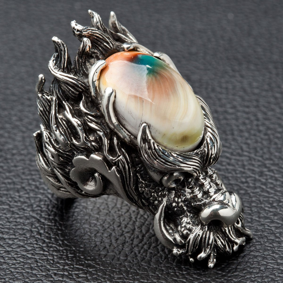 แหวนเงินแท้ 925 มังกรใหญ่ ฝังเปลือกหอย Shiva มุมเฉียงด้านหน้าฝั่งตรงข้าม