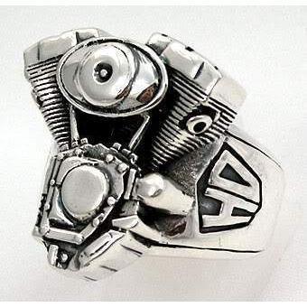 แหวนเงินแท้ 925 เครื่องยนต์มอเตอร์ไซค์ V-Twin มุมเฉียงด้านหน้าฝั่งตรงข้าม