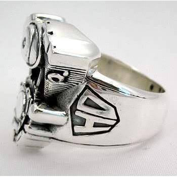 แหวนเงินแท้ 925 เครื่องยนต์มอเตอร์ไซค์ V-Twin มุมด้านข้างเห็นบ่าแหวน