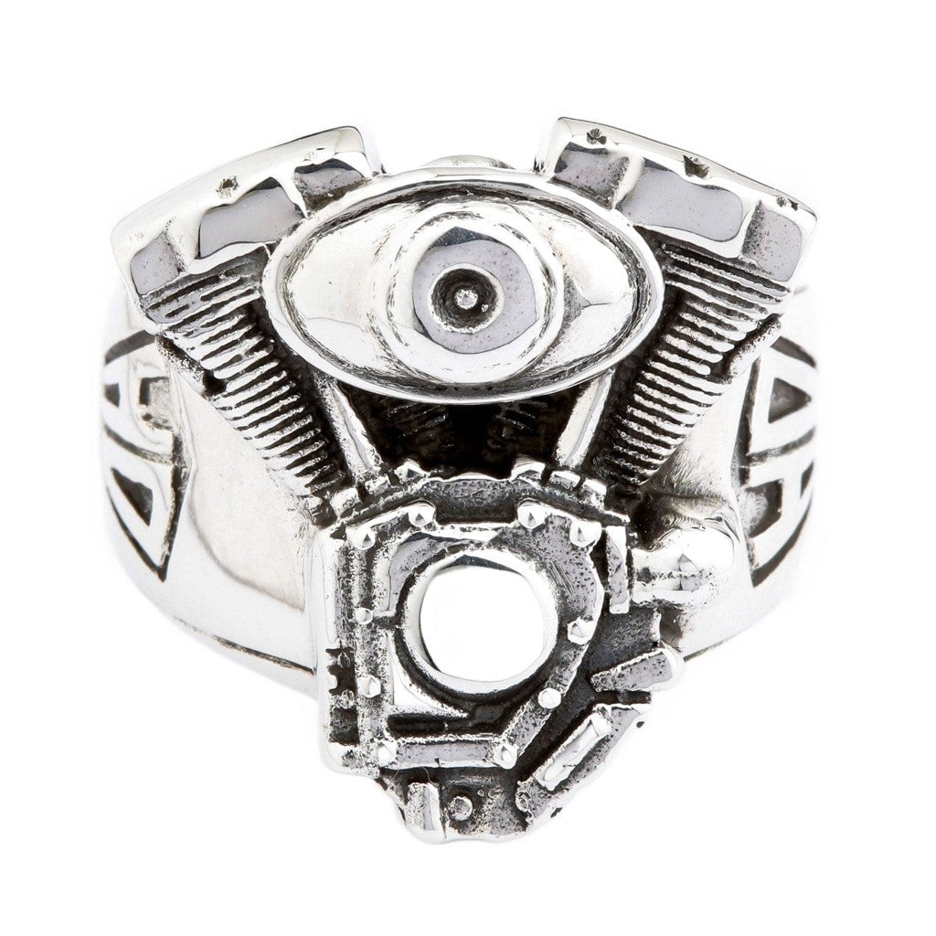 แหวนเงินแท้ 925 เครื่องยนต์มอเตอร์ไซค์ V-Twin มุมด้านหน้าเห็นลายหน้าวง