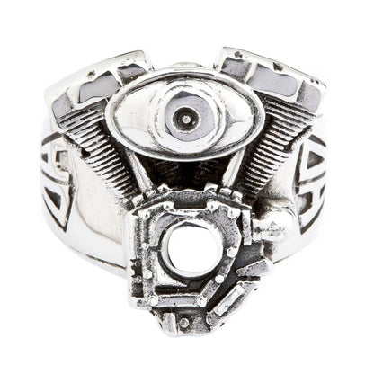 แหวนเงินแท้ 925 เครื่องยนต์มอเตอร์ไซค์ V-Twin มุมด้านหน้าเห็นลายหน้าวง