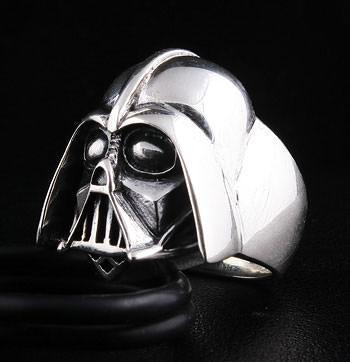 แหวนเงินแท้ 925 หมวก Darth Vader มุมเฉียงด้านหน้าฝั่งตรงข้าม