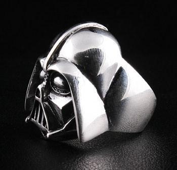 แหวนเงินแท้ 925 หมวก Darth Vader มุมเฉียงด้านหน้าฝั่งตรงข้าม