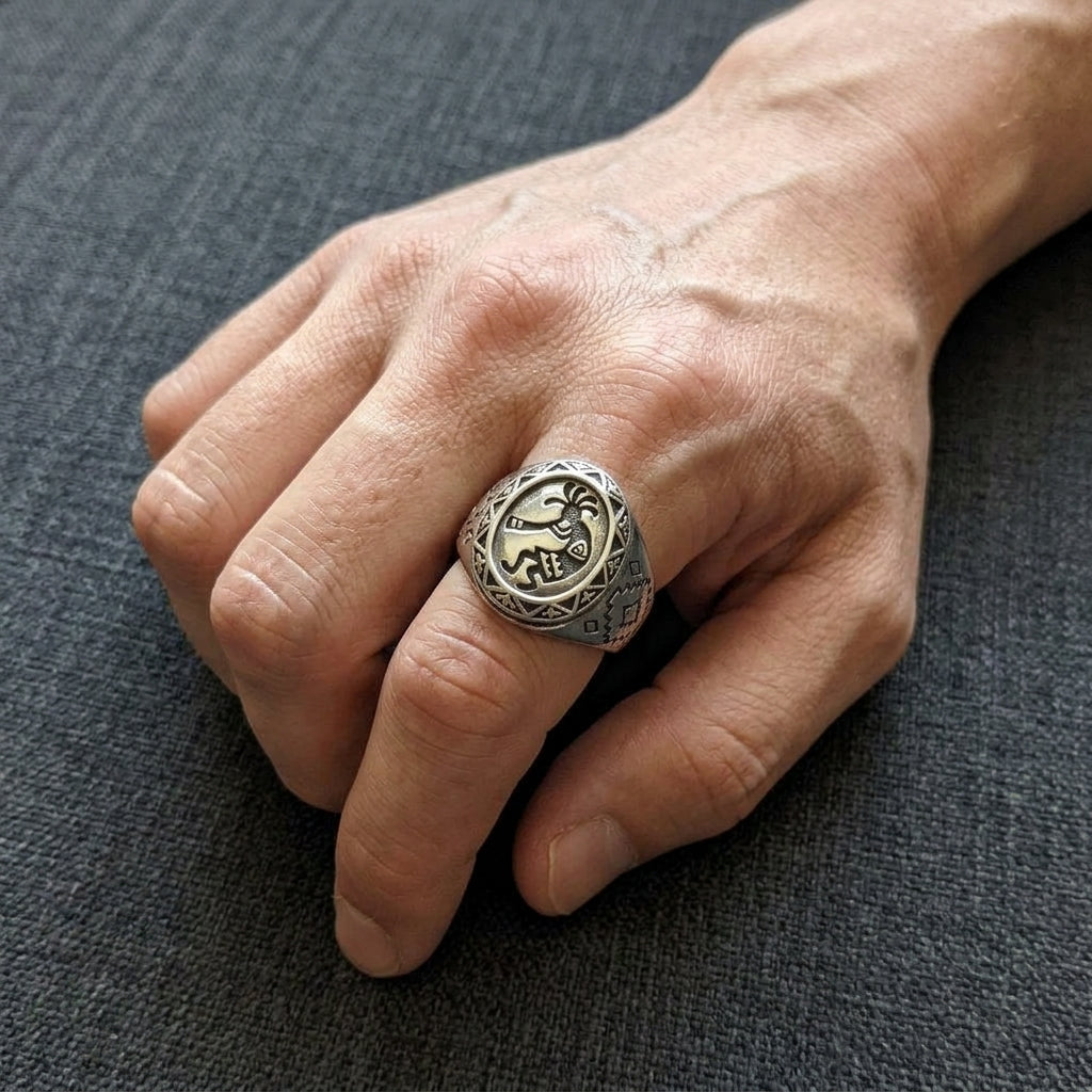 แหวนเงินแท้ 925 Kokopelli ปรับขนาดได้ ภาพสวมบนนิ้วมือ