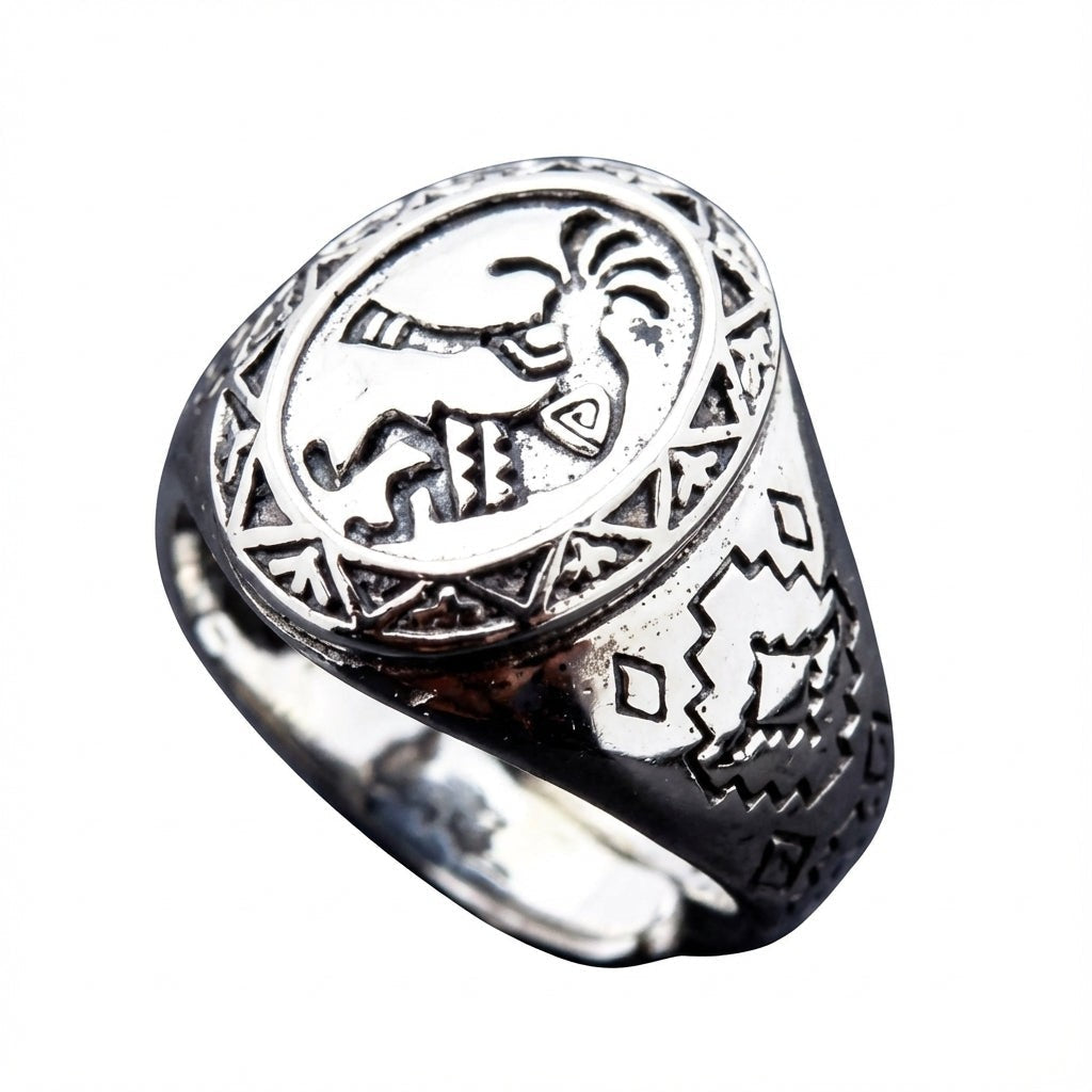 แหวนเงินแท้ 925 Kokopelli ปรับขนาดได้ มุมเฉียงด้านหน้าฝั่งตรงข้าม