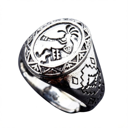 แหวนเงินแท้ 925 Kokopelli ปรับขนาดได้ มุมเฉียงด้านหน้าฝั่งตรงข้าม