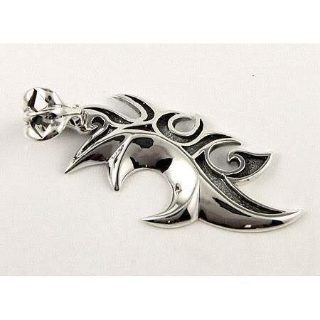 จี้ใบมีดลายไทรบัลเงินแท้ 925 ภาพจัดวางสินค้าให้เห็นรูปทรง