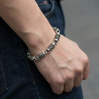 สร้อยข้อมือข้อทรงกระบอกไทรบัลเงินแท้ 925 ภาพสวมบนข้อมือ