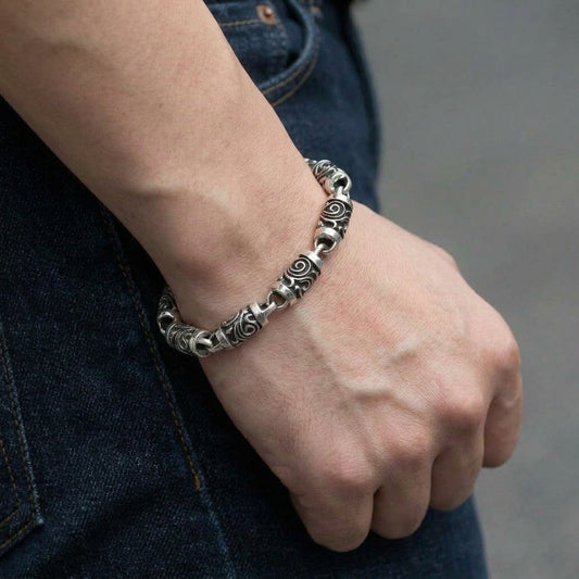 สร้อยข้อมือข้อทรงกระบอกไทรบัลเงินแท้ 925 ภาพสวมบนข้อมือ
