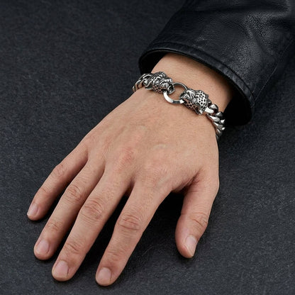 สร้อยข้อมือหัวเสือคู่เงินแท้ 925 ภาพสวมบนข้อมือ