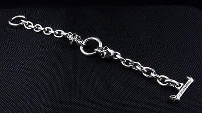 สร้อยข้อมือกะโหลกเงินแท้ 925 ข้อวงรี ภาพจัดวางสินค้าให้เห็นรูปทรง