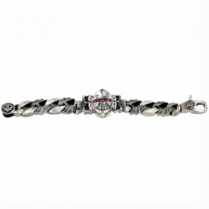 สร้อยข้อมือกะโหลกตาแดงเงินแท้ 925 ภาพจัดวางสินค้าให้เห็นรูปทรง