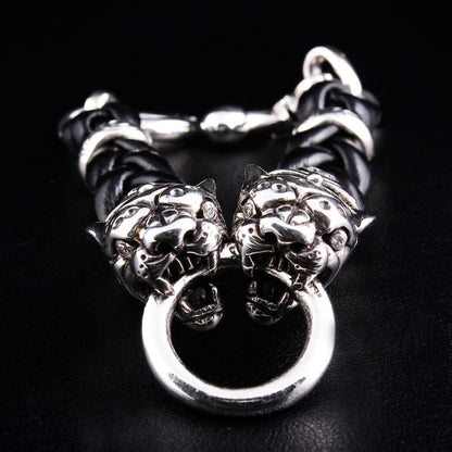 สร้อยข้อมือหัวเสือเงินแท้ 925 สายหนังถักตาเพชร ภาพรายละเอียดลวดลายระยะใกล้