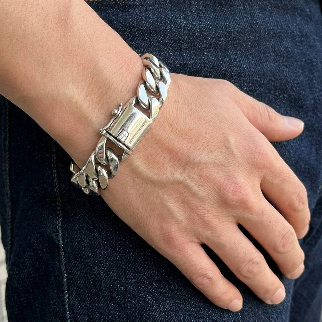 สร้อยข้อมือโซ่คิวบันเงินแท้ 925 กว้าง 16 มม. ภาพสวมบนข้อมือ