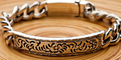 สร้อยข้อมือแผ่นลายดอกไม้เงินแท้ 925 ภาพรายละเอียดลวดลายระยะใกล้