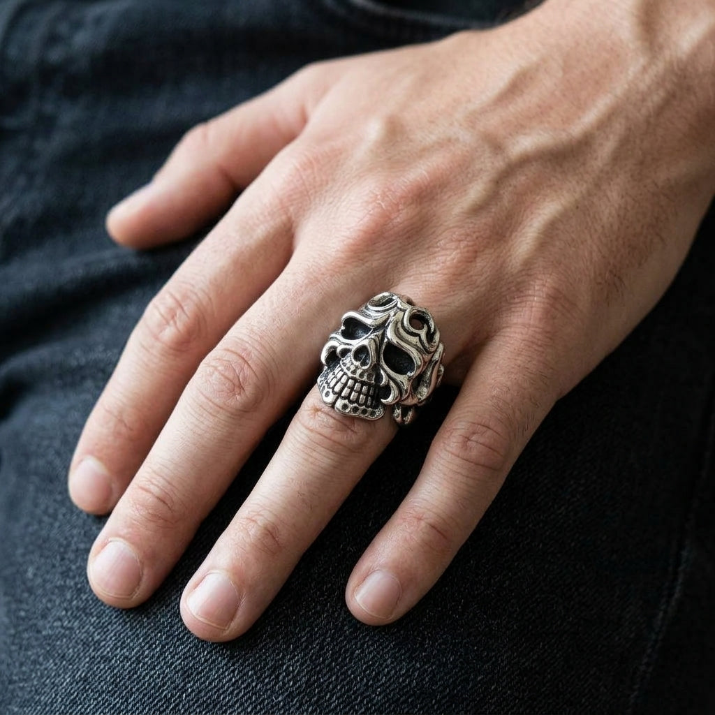 แหวนเงินแท้ 925 กะโหลกลายเปลวไฟ Tribal สวมบนนิ้วมือ