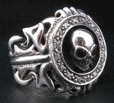 แหวนเงินแท้ ดีไซน์กะโหลกบนโล่กลม