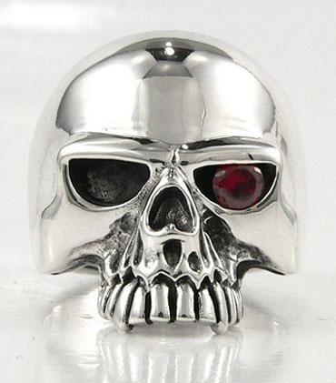 แหวนเงินแท้ ดีไซน์กะโหลกฝังตาแดง