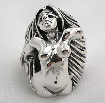 แหวนเงินแท้แกะรูปผู้หญิงเปลือย