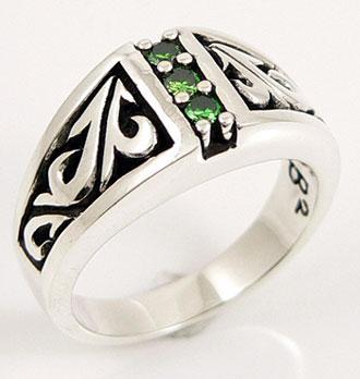 แหวนเงินแท้ดีไซน์ฝังพลอยเม็ดเขียวเล็กๆ