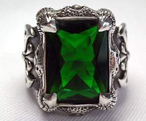 แหวนเงินแท้ดีไซน์กรงเล็บฝังพลอยเขียวมรกต