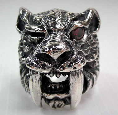 แหวนเงินแท้หัวเสือเขี้ยวดาบตาแดง