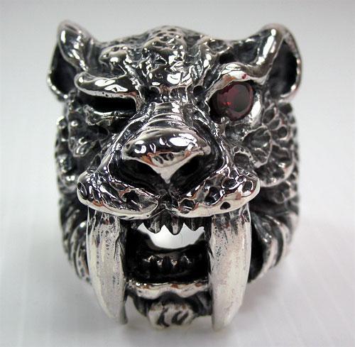 แหวนเงินแท้หัวเสือเขี้ยวดาบตาแดง