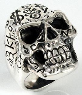 แหวนเงินแท้กะโหลกฉลุตัวหนังสือ