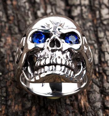 แหวนเงินแท้กะโหลกกางเขนตาพลอยแซพไฟร์