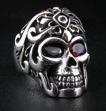 แหวนเงินแท้กะโหลกสลักลายดอกไม้ฝังตา