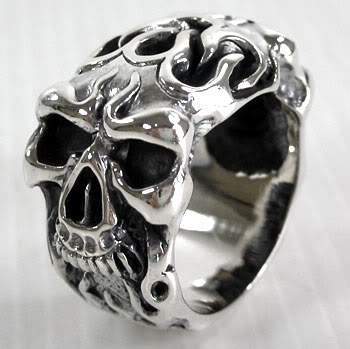 แหวนเงินแท้กลมสลักกะโหลก แต่งไฟ