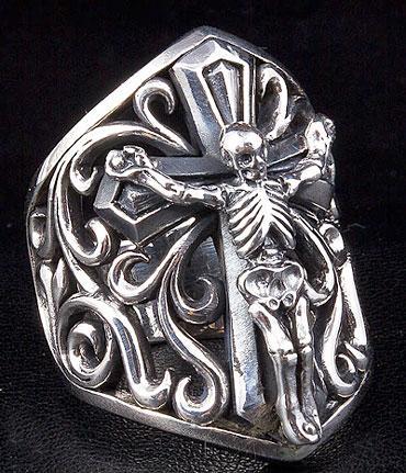 แหวนเงินแท้โครงกระดูกบนไม้กางเขน