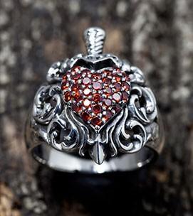 แหวนเงินดาบทรงหัวใจ เงินแท้ .925 ฝังพลอยการ์เนต