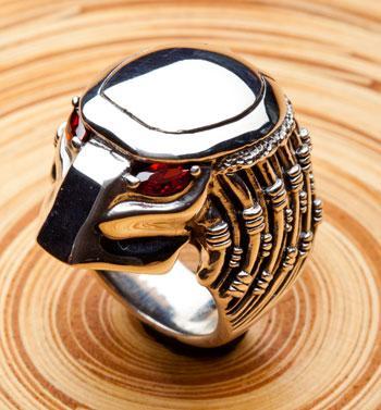 แหวนเงินหัวพรีเดเตอร์ตาแดง