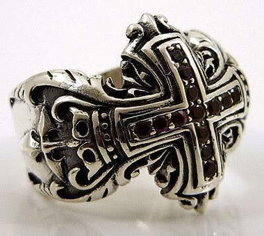 แหวนเงินกางเขนแกะลายฝังพลอยแดง