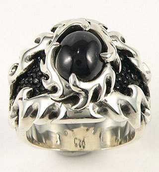 แหวนเงินลายแทททูไฟฉลุหนังปลากระเบนพลอยดำออนิค