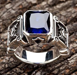 แหวนเงินพลอยน้ำเงินแกะรูปอัศวิน