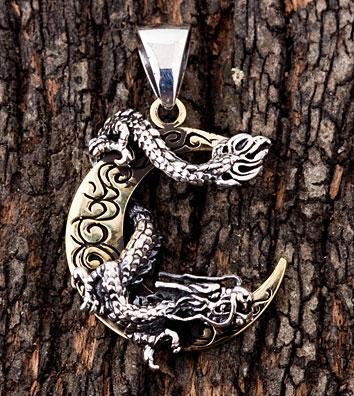 จี้เงินแท้ดีไซน์มังกรบนพระจันทร์เสี้ยว