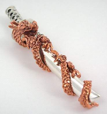 จี้เงินแท้ดีไซน์มังกรทองแดงพันดาบซามูไร